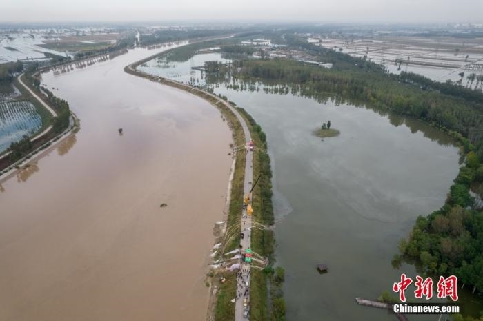 資料圖：10月10日，山西省介休市汾河濕地公園遭遇洪水倒灌。<a target='_blank' href='http://www.chinanews.com/'>中新社</a>記者 韋亮 攝