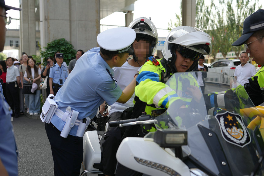 護(hù)送1.jpg