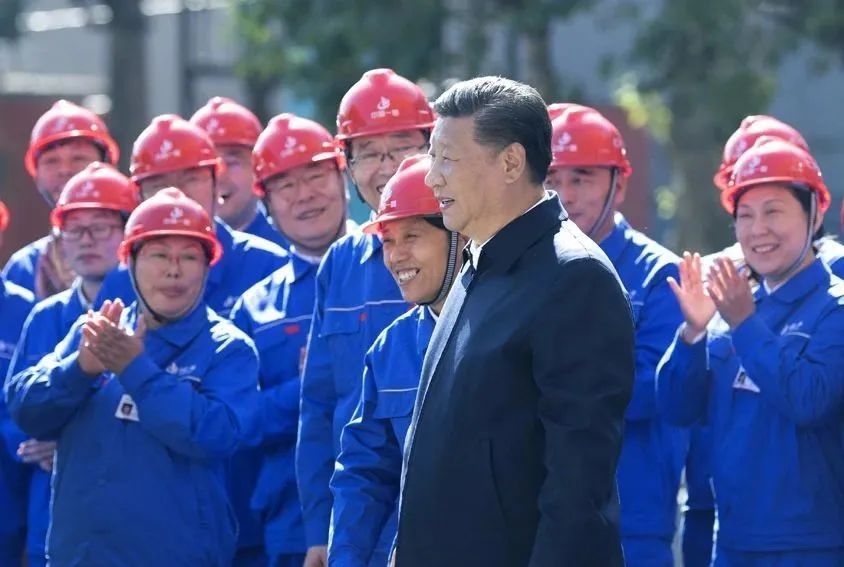 △2018年9月26日，習(xí)近平總書記來到中國一重集團(tuán)，同工人親切交流。