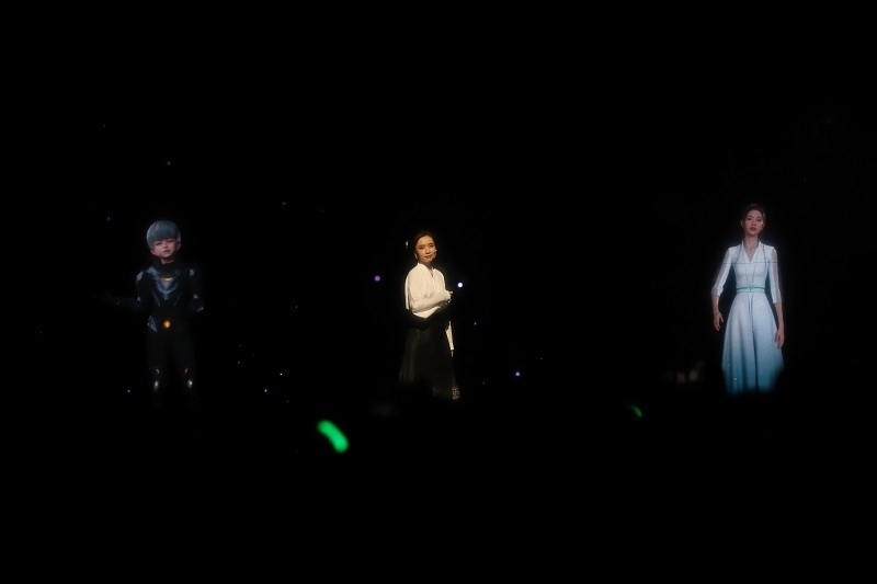 開場節(jié)目表演《彩云之南》。圖片來源：人民視頻