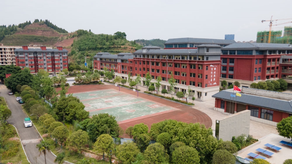 這是5月31日拍攝的之江小學(xué)校園（無(wú)人機(jī)照片）。新華社記者 胥冰潔 攝