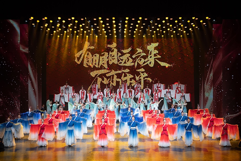 △2024年5月17日，演職人員在第八屆中俄博覽會(huì)文藝演出現(xiàn)場(chǎng)進(jìn)行表演。