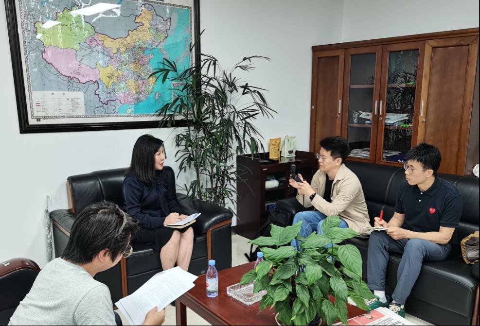 記者采訪企業(yè)跨境物流建設(shè)情況。人民網(wǎng) 孫啟凡攝