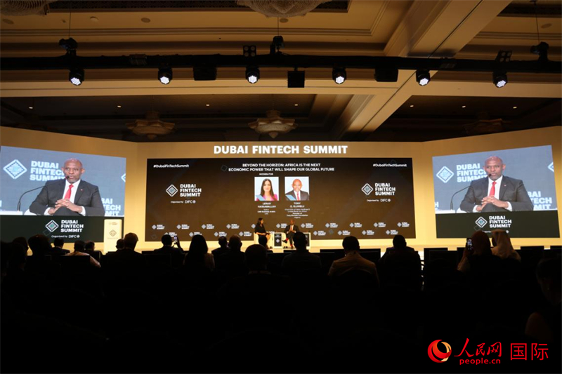 2025迪拜金融科技峰會(huì)期間舉行的對(duì)話(huà)活動(dòng)。人民網(wǎng)記者 張志文攝