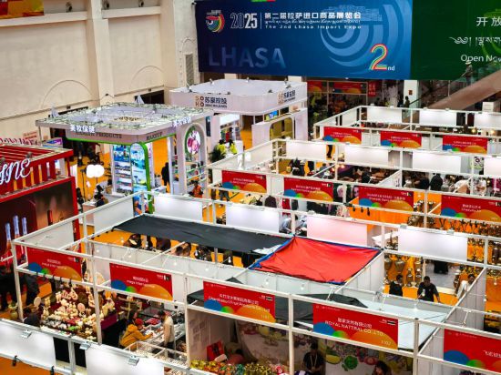 5月16日，第二屆拉薩進(jìn)口商品展覽會(huì)現(xiàn)場(chǎng)。新華社記者潘一景 攝
