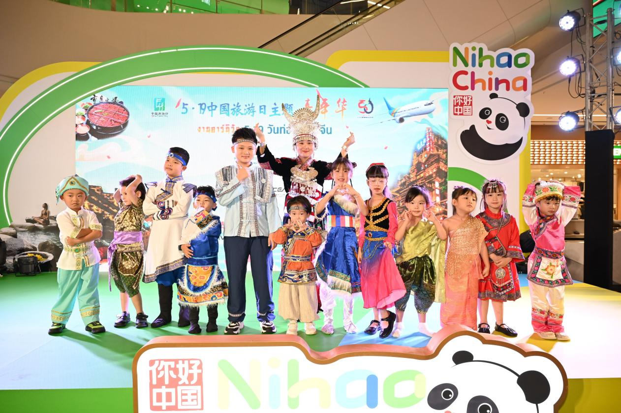 開幕式上，中泰小朋友服飾秀表演。主辦方供圖