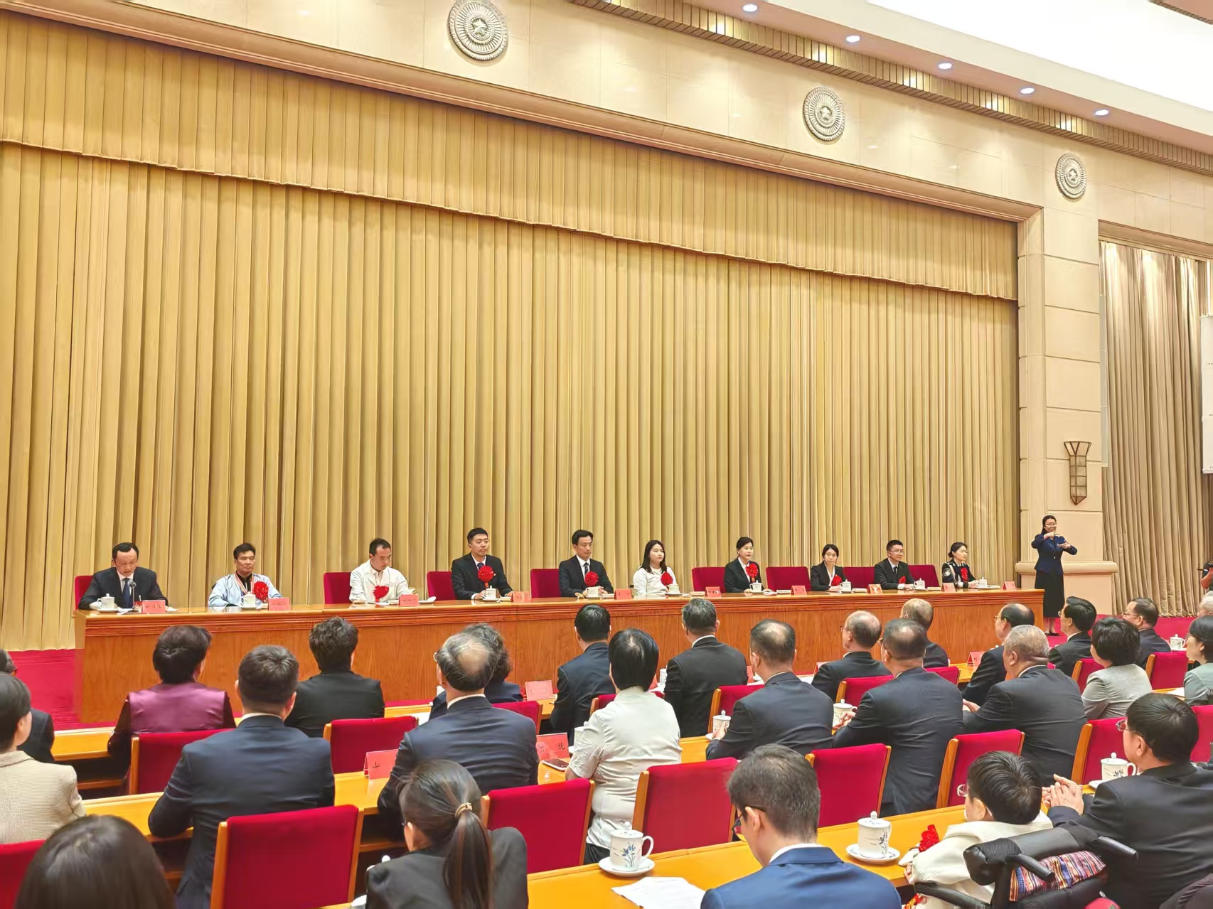 第七次全國(guó)自強(qiáng)模范暨助殘先進(jìn)事跡首場(chǎng)報(bào)告會(huì)現(xiàn)場(chǎng)。 人民網(wǎng)記者 王子鋒攝
