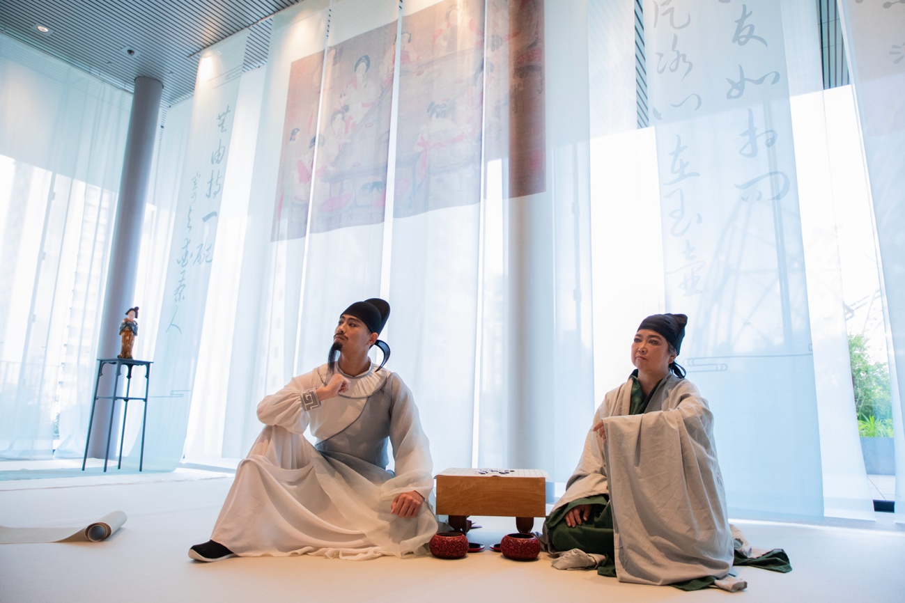 白居易與茶仙盧仝。中國(guó)駐大阪旅游辦事處供圖