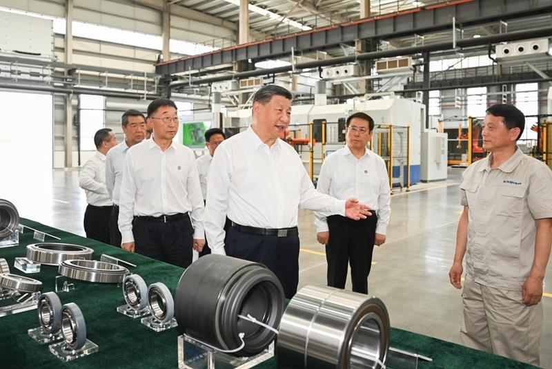 2025年5月19日，習近平總書記在河南洛陽軸承集團股份有限公司智能工廠考察。