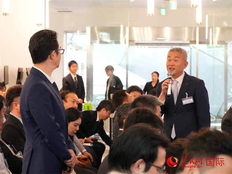 參會企業(yè)與海南代表團積極交流。
