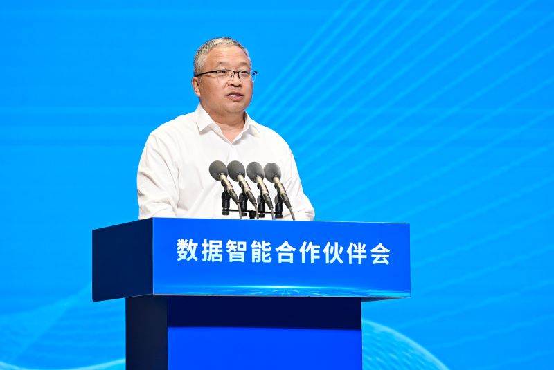 圖為豫資控股集團(tuán)黨委書記、董事長秦建斌。