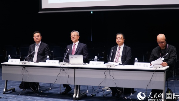 與會(huì)專家熱切交流。人民網(wǎng) 蔣曉辰攝